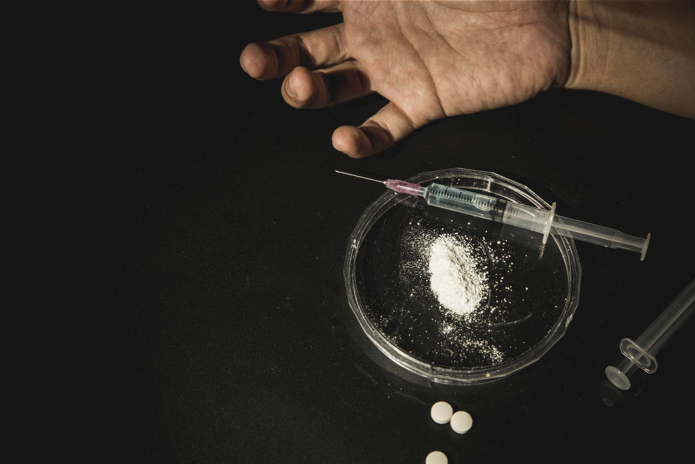 Hashish e cocaina nel vano motore, arrestato un 30enne