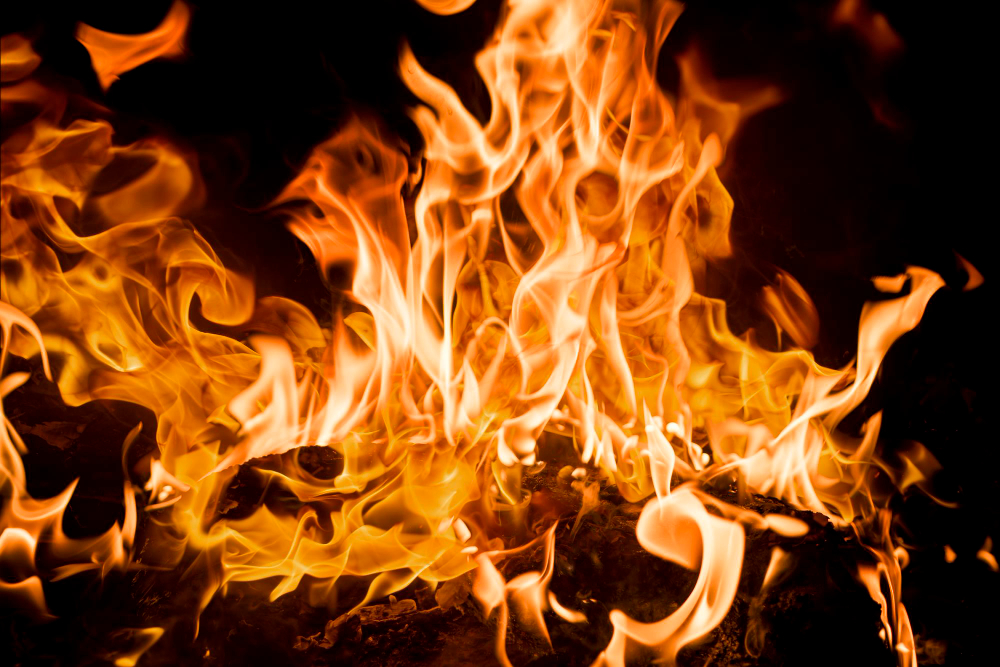 Furgone incendiato nell’area di servizio Verbano Est