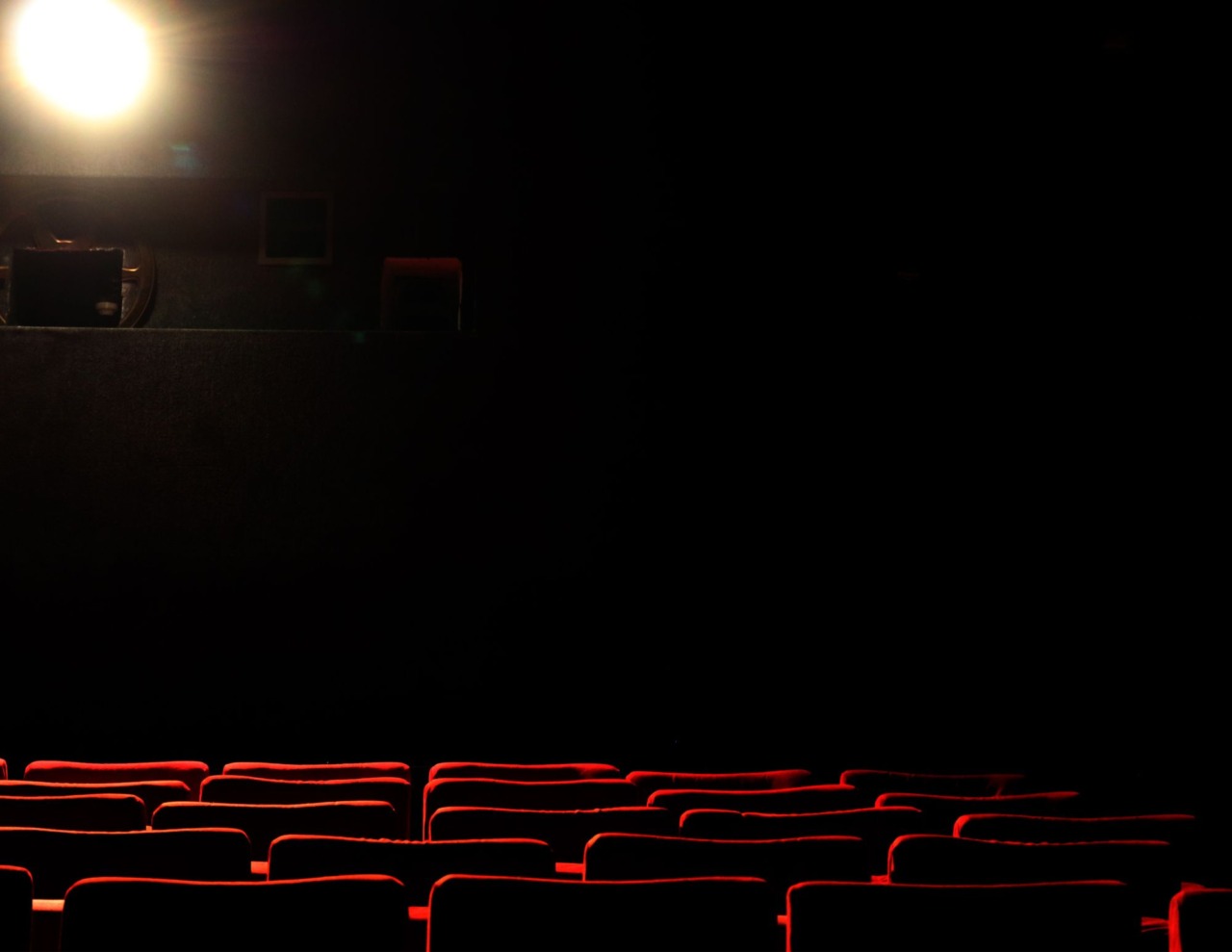 Resta fermo il rifacimento del tetto del Teatro Sociale di Omegna